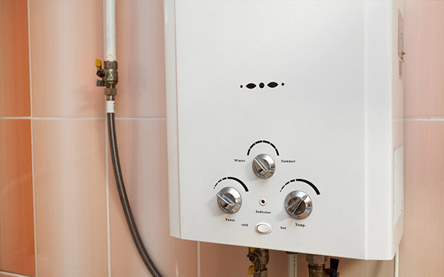 燃气热水器需要插电！电热水器和燃气热水器哪个更安全？